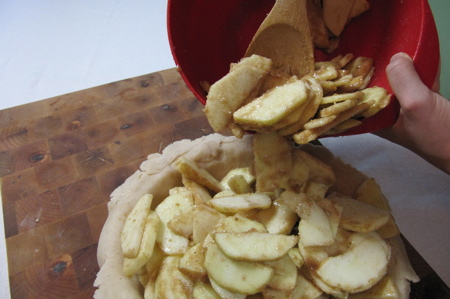 apples-piled-in