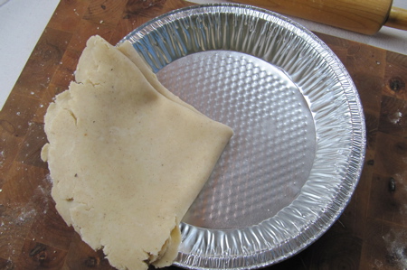 laying-crust-in-pie-plate