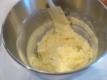 mix-butter-sugar-and-egg