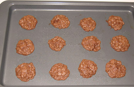 baked cookies, cookie sheet, chocolate cookies