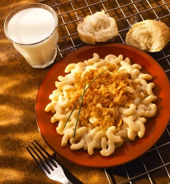 mac and cheese on plate