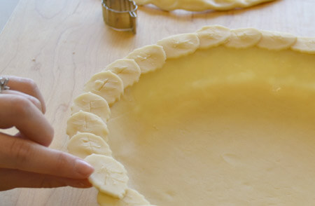 2011_decorative-pie-crust_addingleaves