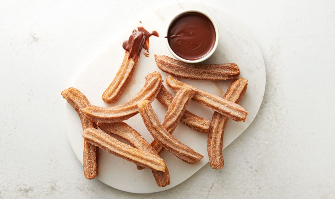 churros with chocolate dipping sauce