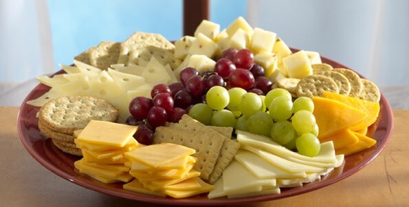 Cheese, crackers and grapes platter