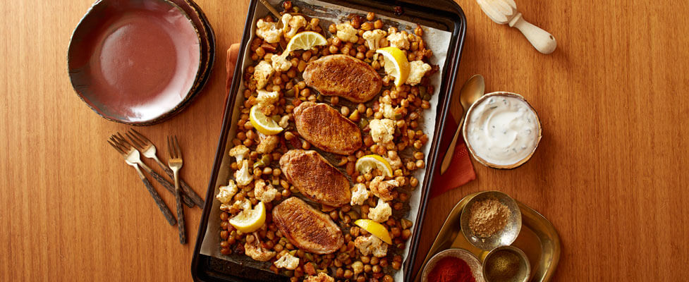 Pan with chicken and chickpeas